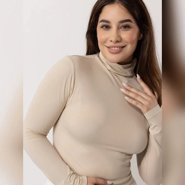 Camiseta Térmica Cuello Alto Beige de Microfibra Opaca