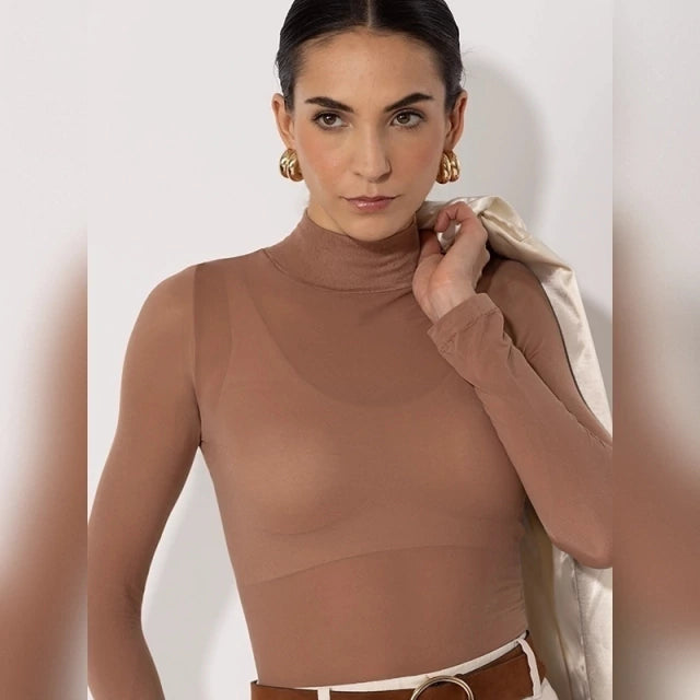 Camiseta Térmica Cuello Cisne Marrón de Microfibra Stretch